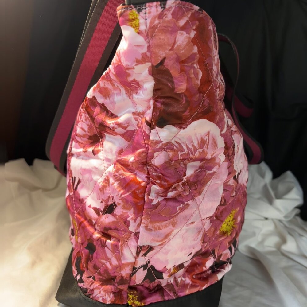 Victoria’s Secret Quilted Floral Tote Bag NEW With Handles & Adjustable Shoulder - Picture 5 of 7